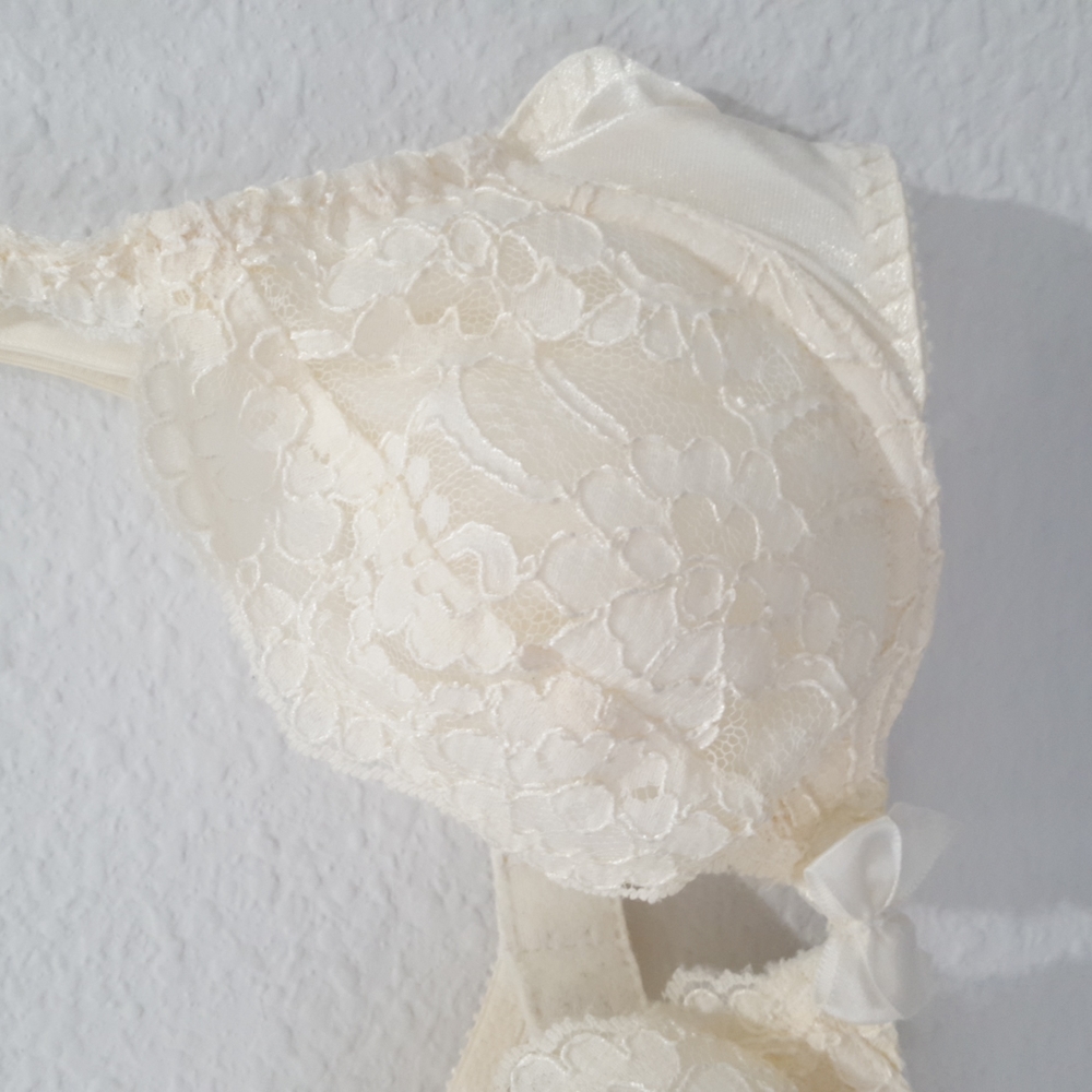 Victoria's Secret and Olga Bra Assortment - Picture 14 of 14